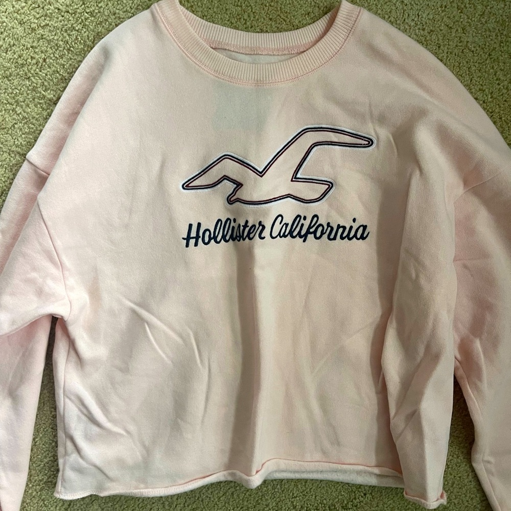 Pale pink Hollister sweatshirt. Size medium.